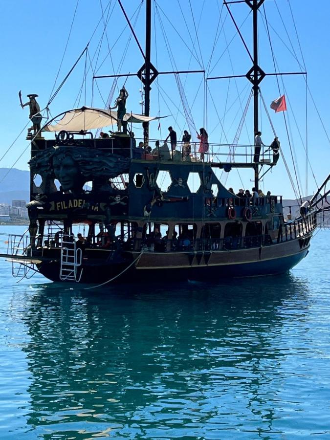 Bluemoon Suites Sarandë Eksteriør billede