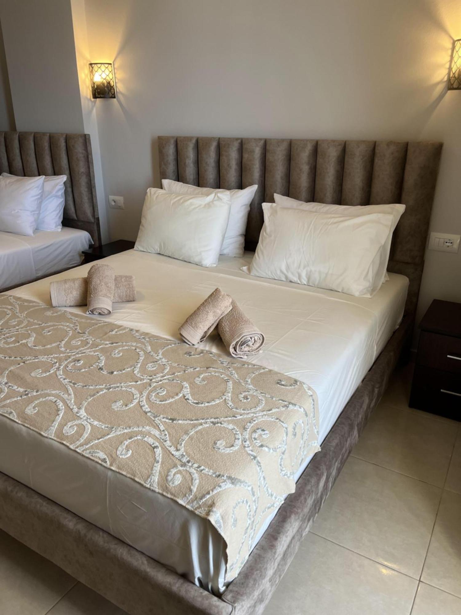 Bluemoon Suites Sarandë Eksteriør billede