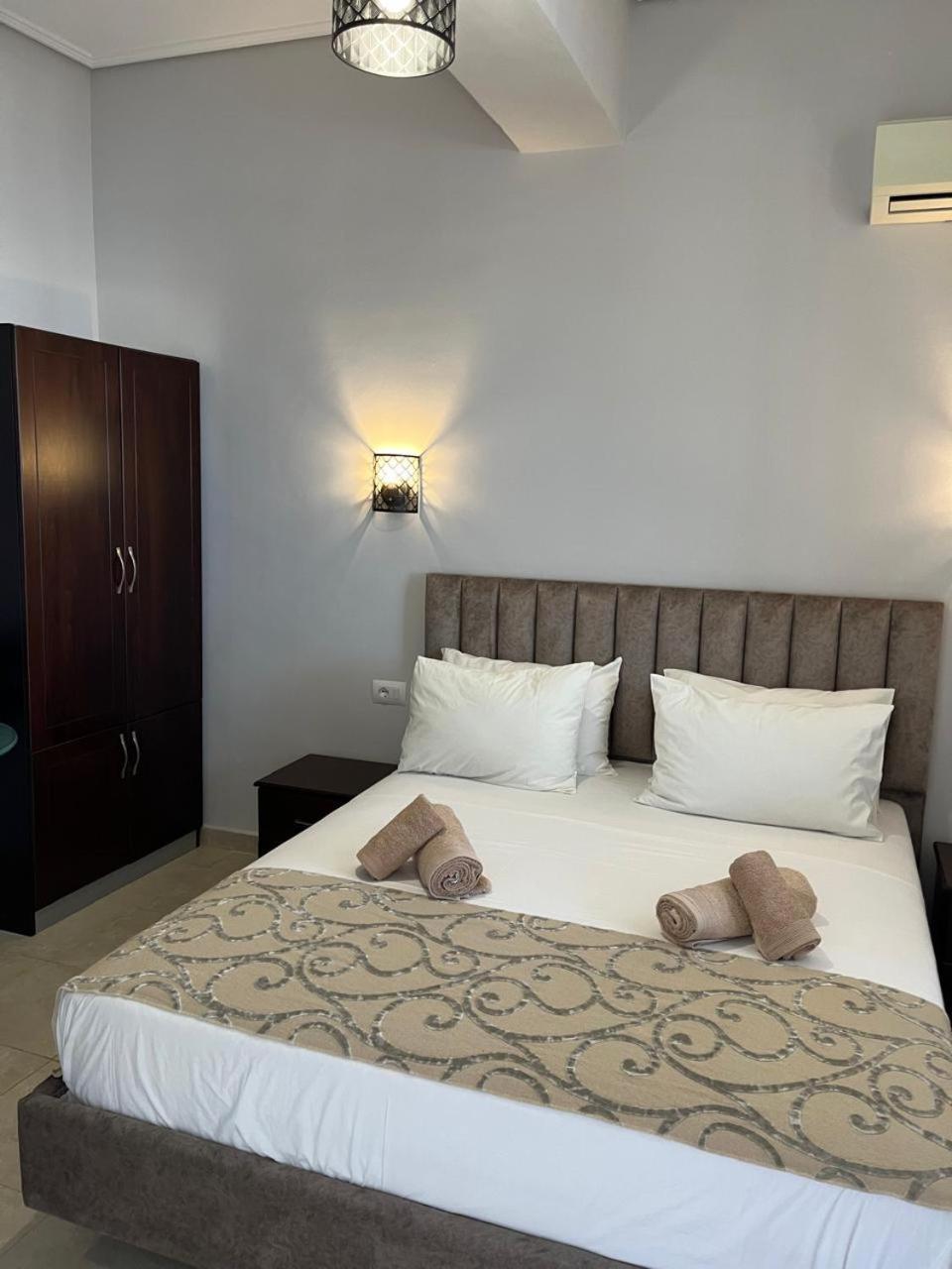 Bluemoon Suites Sarandë Eksteriør billede